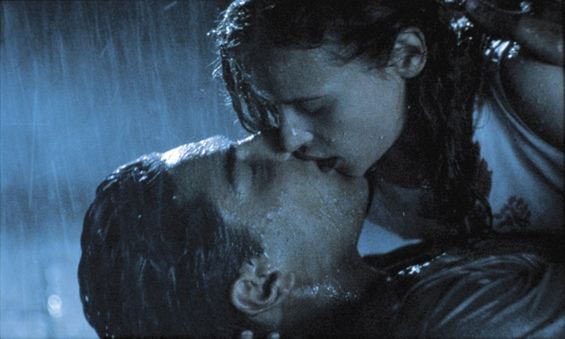 A romantic moment in the movie Cinema Paradiso.