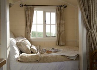 Make your bedroom look bigger like this Farmhouse bedroom by Riverside Shepherd Huts Ltd.