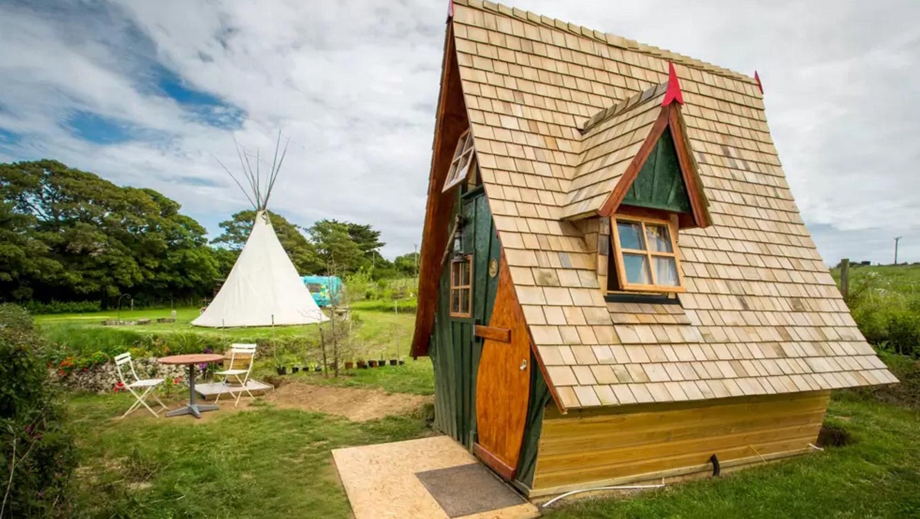 England Airbnb Jack Sparrow House