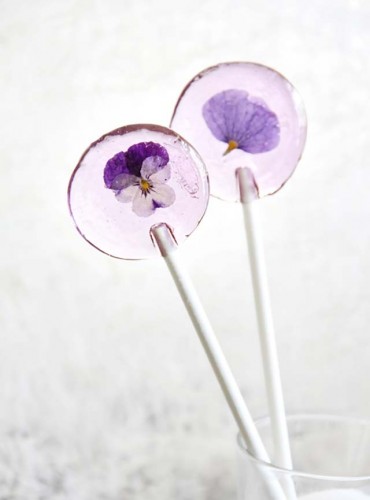 Edible flower recipes include these pansy lollipops